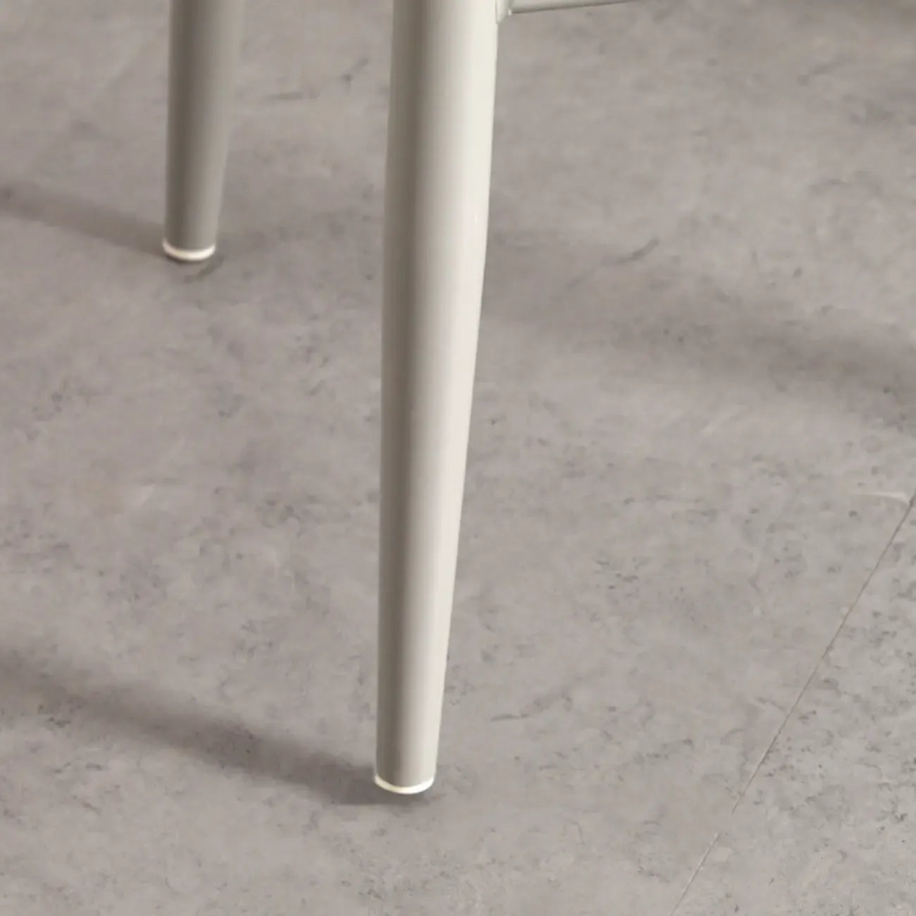 Tabourets de bar contemporains en plastique gris clair à dossier bas