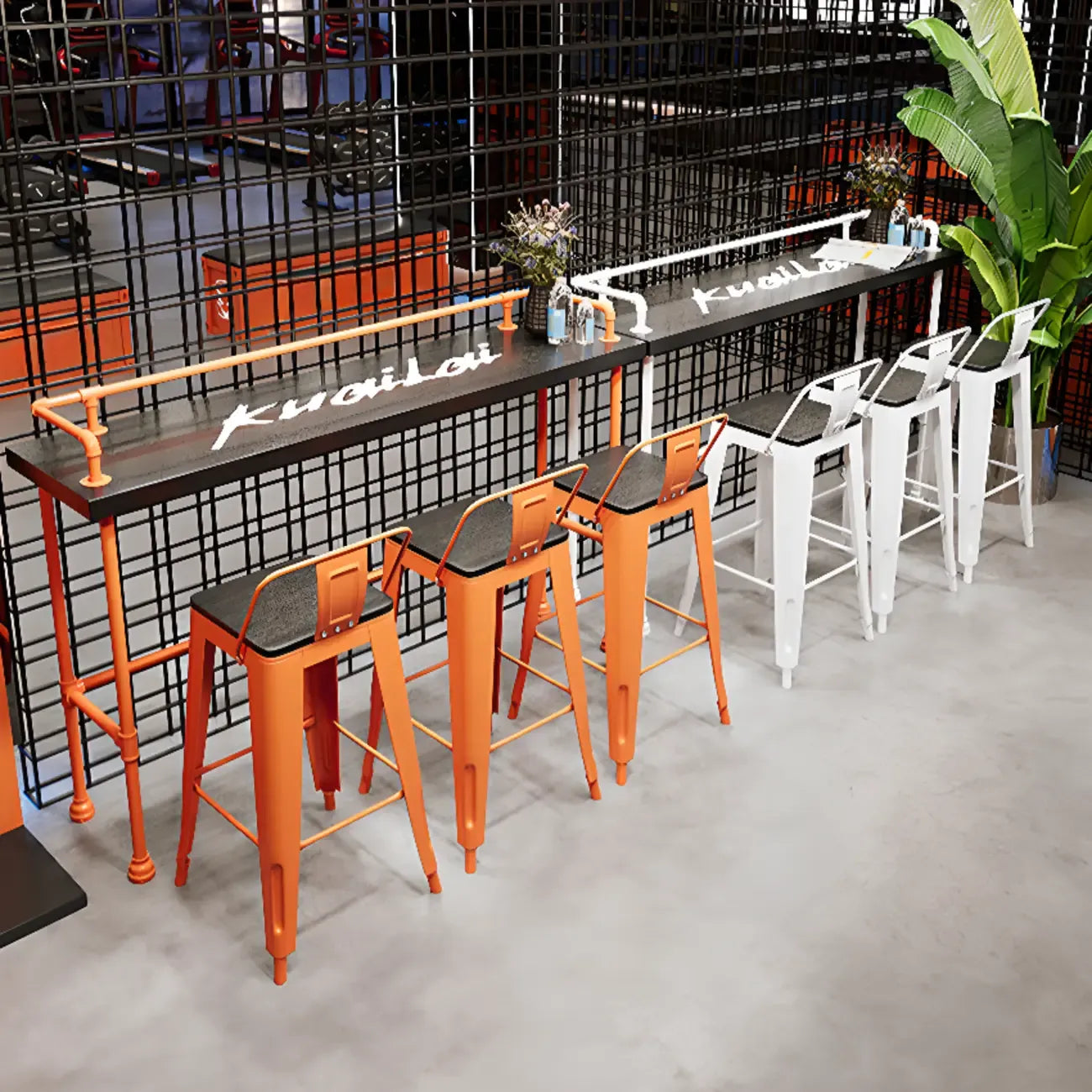 Tables de bar industrielles avec plateau en bois dur noir et structure orange