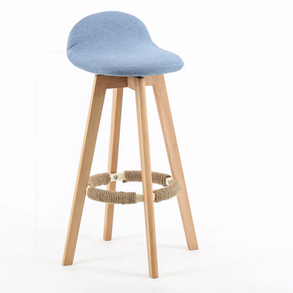 Tabouret de bar au design scandinave en bois et assise moelleuse, confortable