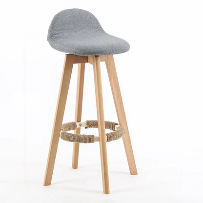 Tabouret de bar au design scandinave en bois et assise moelleuse, confortable