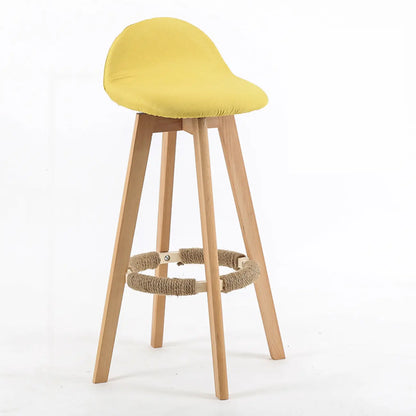 Tabouret de bar au design scandinave en bois et assise moelleuse, confortable