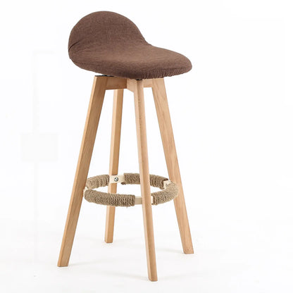 Tabouret de bar au design scandinave en bois et assise moelleuse, confortable