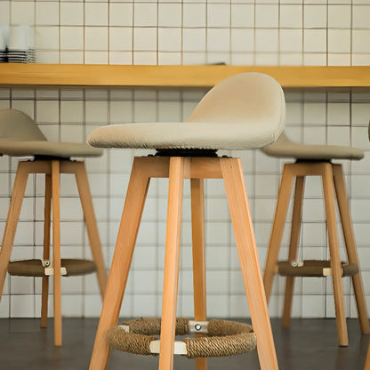 Tabouret de bar au design scandinave en bois et assise moelleuse, confortable