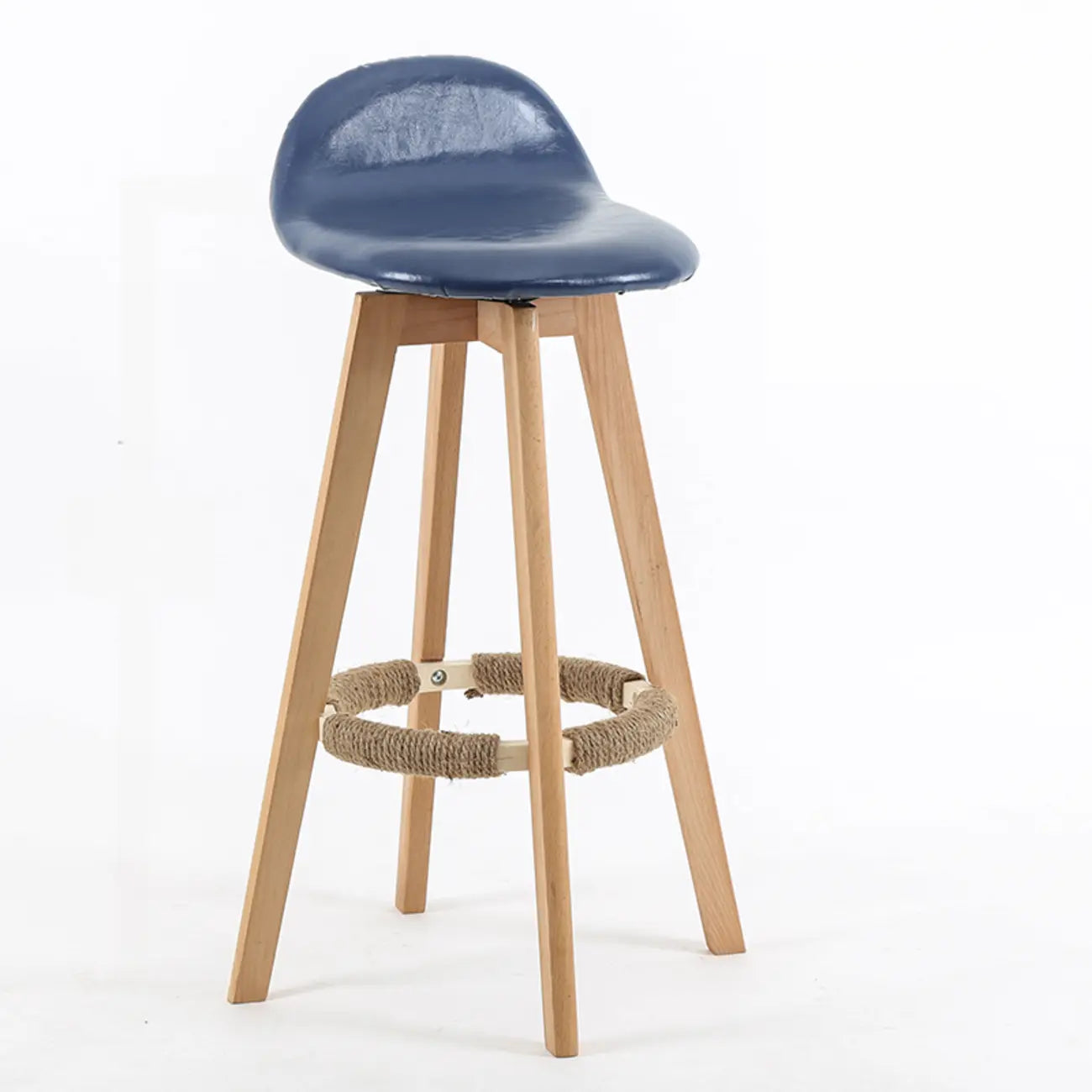 Tabouret de bar au design scandinave en bois et assise moelleuse, confortable