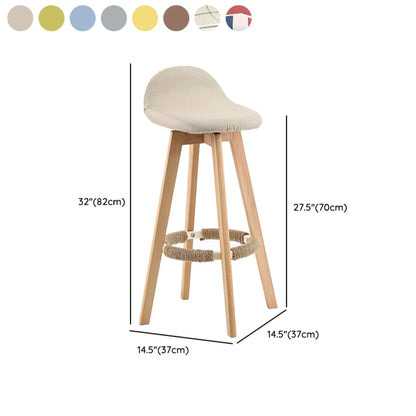 Tabouret de bar au design scandinave en bois et assise moelleuse, confortable