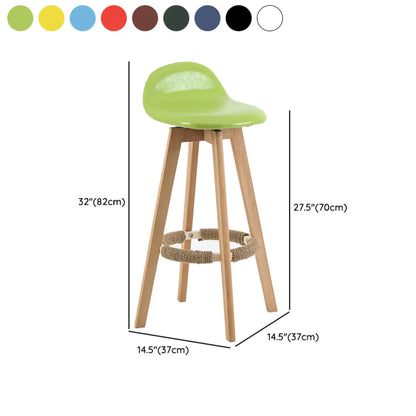 Tabouret de bar au design scandinave en bois et assise moelleuse, confortable