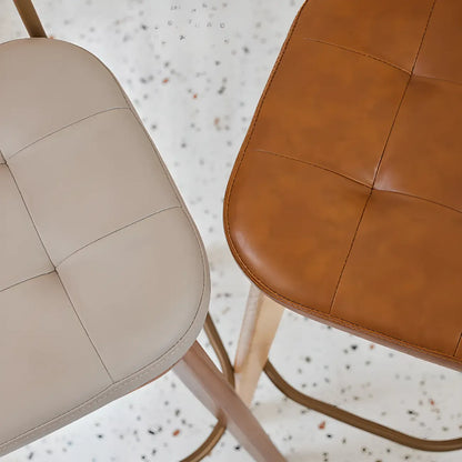 Tabourets de bar carrés en cuir de style moderne du milieu du siècle avec dossier
