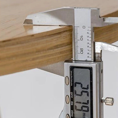 Tables de bar rondes scandinaves en bois d'hévéa avec étagère