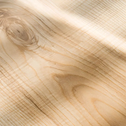 Tables de bar scandinaves avec piètement en plastique transparent et plateau en bois