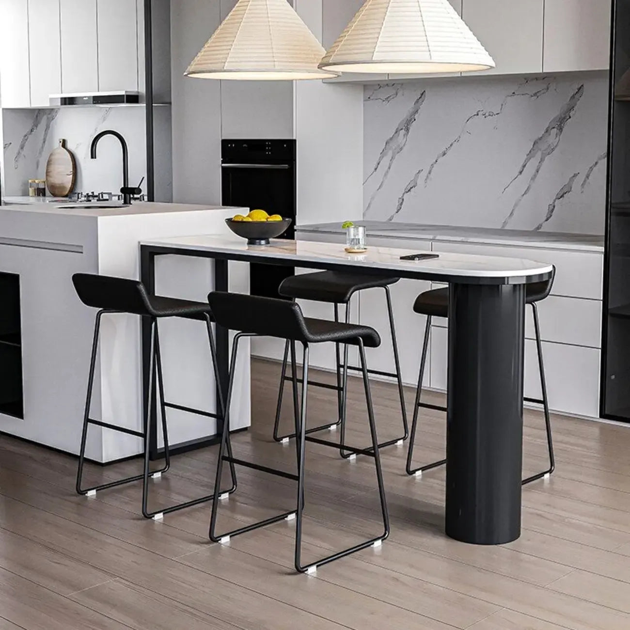 Table de bar ovale contemporaine en marbre blanc pour les repas