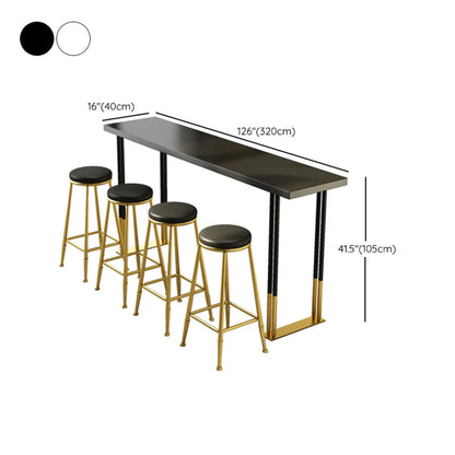 Table de bar élégante avec plateau en bois et piètement en métal pour la cuisine