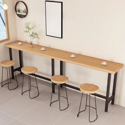 Tables de bar fixes en bois naturel avec repose-pieds