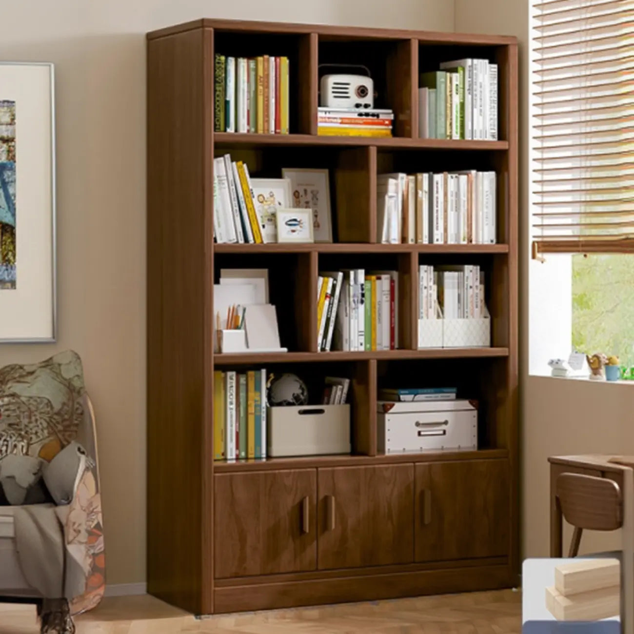 Bibliothèque de rangement scandinave haute en bois à plusieurs étagères