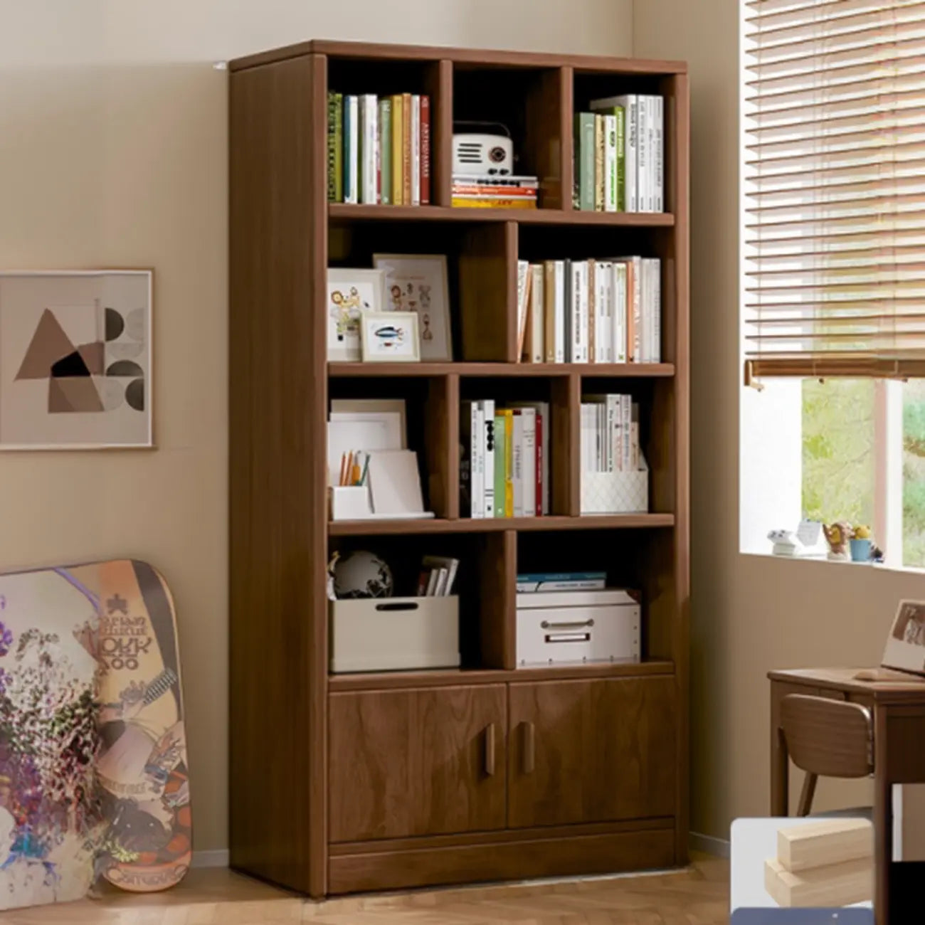 Bibliothèque de rangement scandinave haute en bois à plusieurs étagères