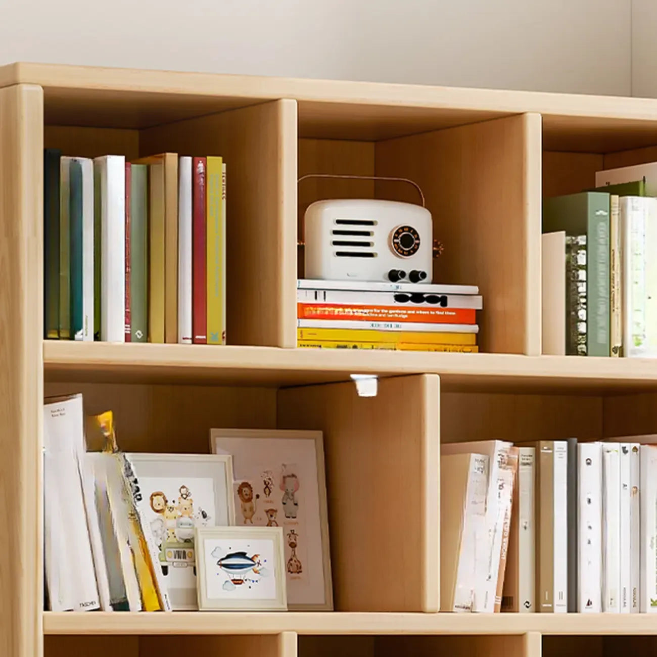 Bibliothèque de rangement scandinave haute en bois à plusieurs étagères