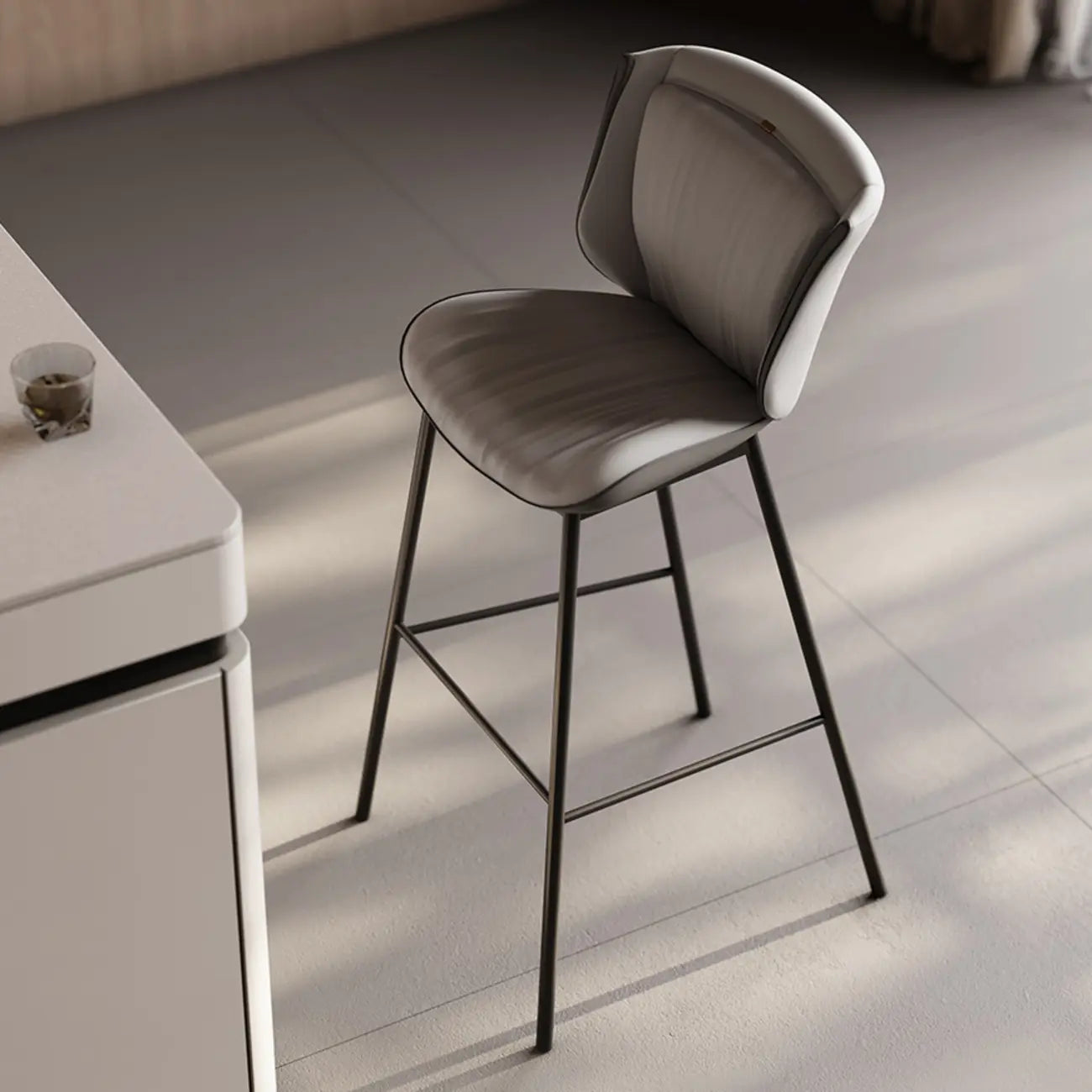 Tabouret de bar moderne de luxe avec coussin trapézoïdal, revêtement en microfibre et acier au carbone