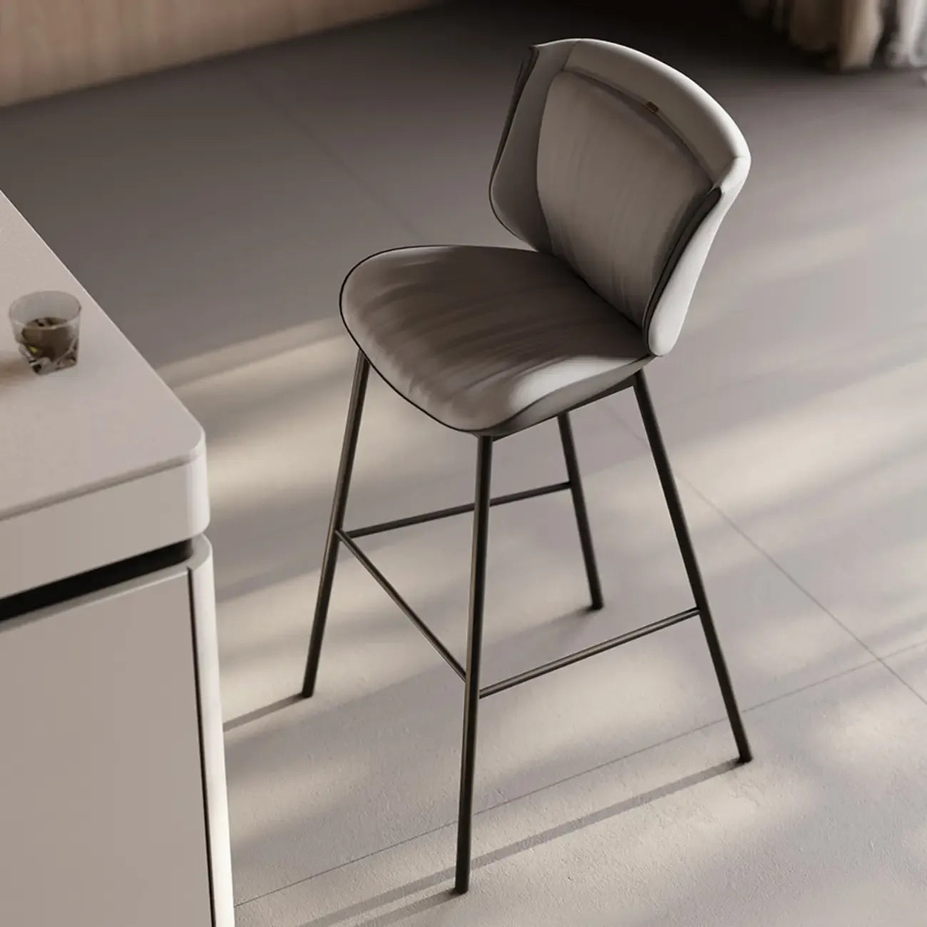 Tabouret de bar moderne de luxe avec coussin trapézoïdal, revêtement en microfibre et acier au carbone