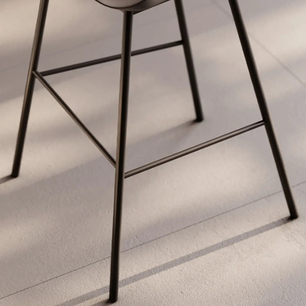 Tabouret de bar moderne de luxe avec coussin trapézoïdal, revêtement en microfibre et acier au carbone