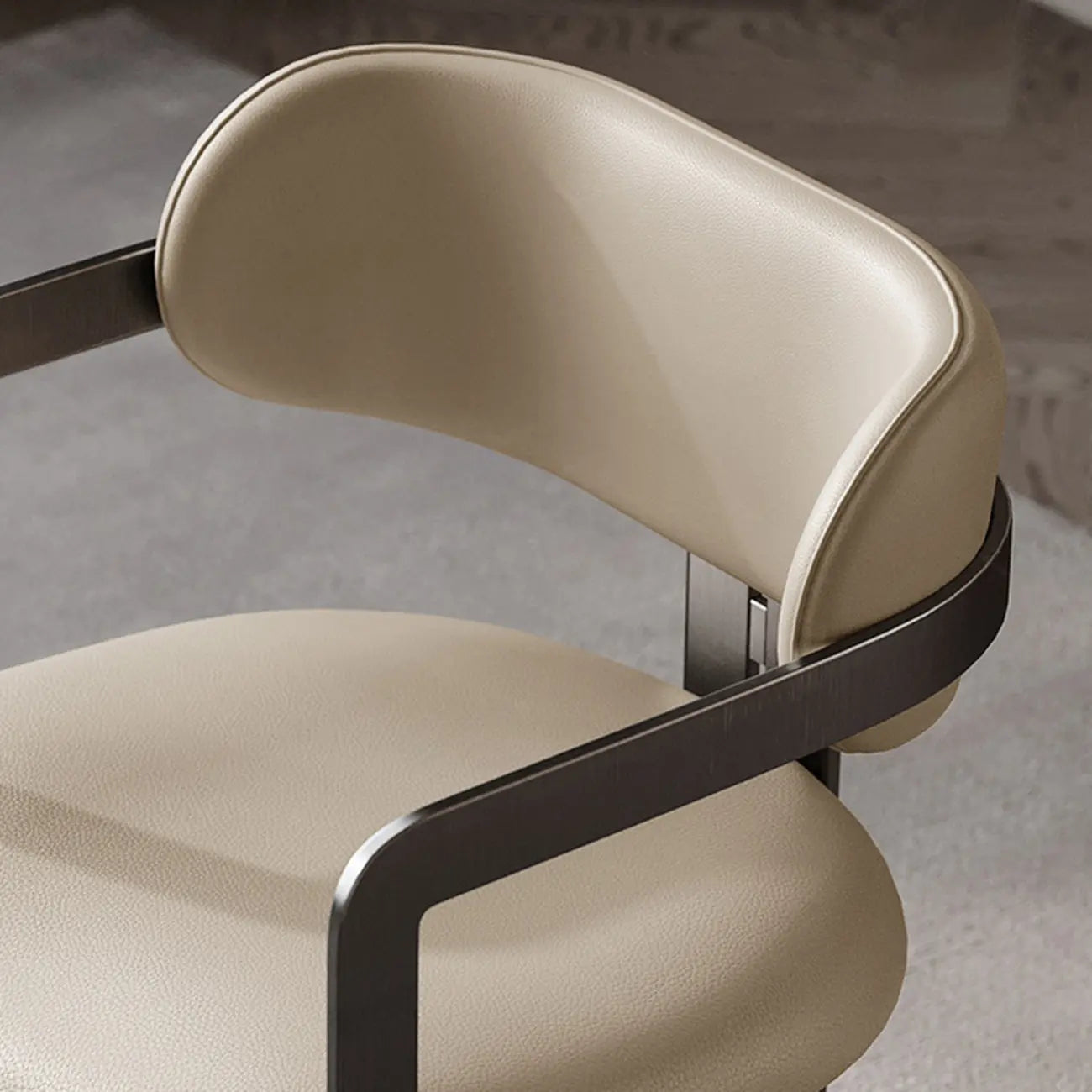 Chaise de salle à manger moderne avec accoudoirs en similicuir et pieds en alliage