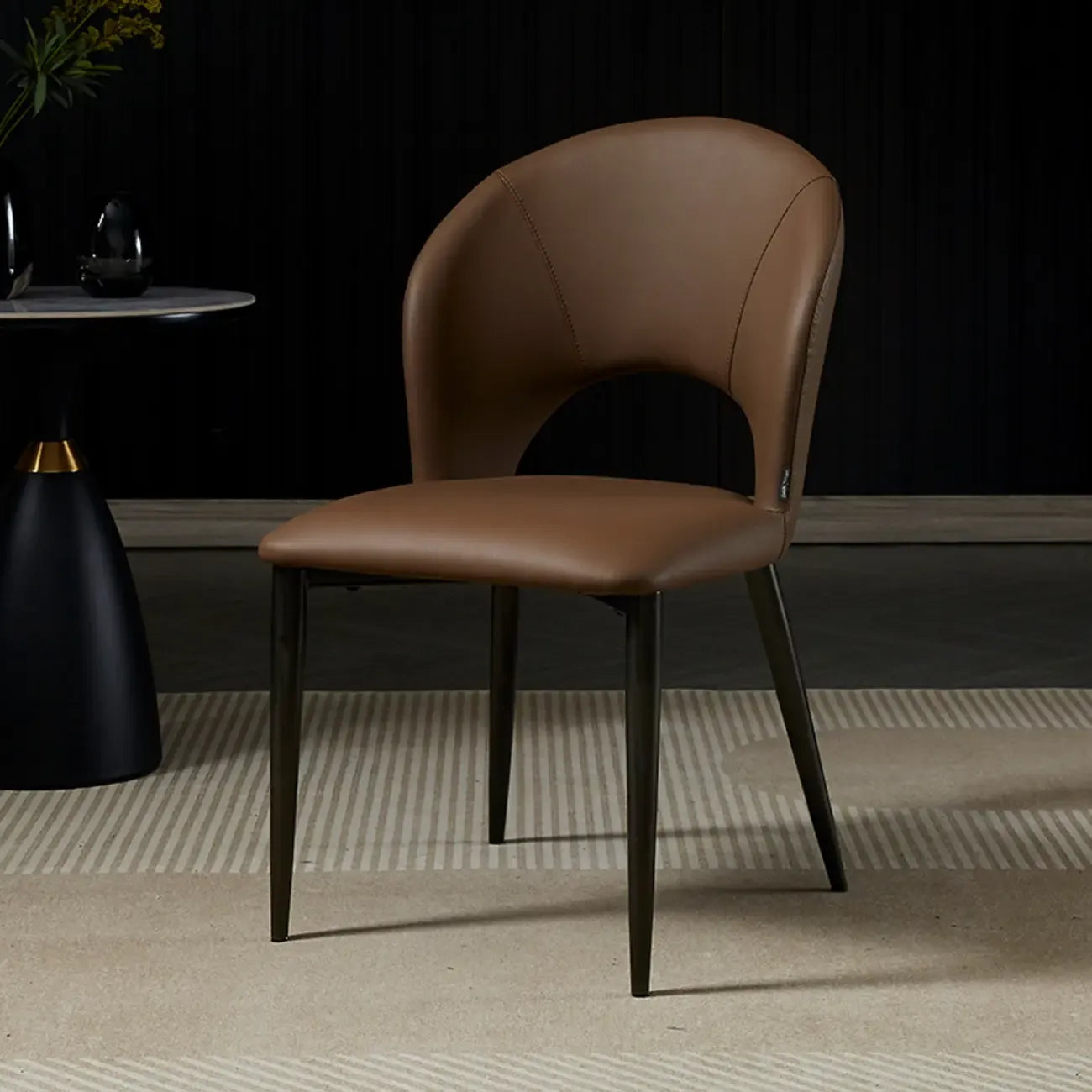 Chaises de salle à manger de style Mid-Century Modern, dossier incurvé, revêtement en similicuir