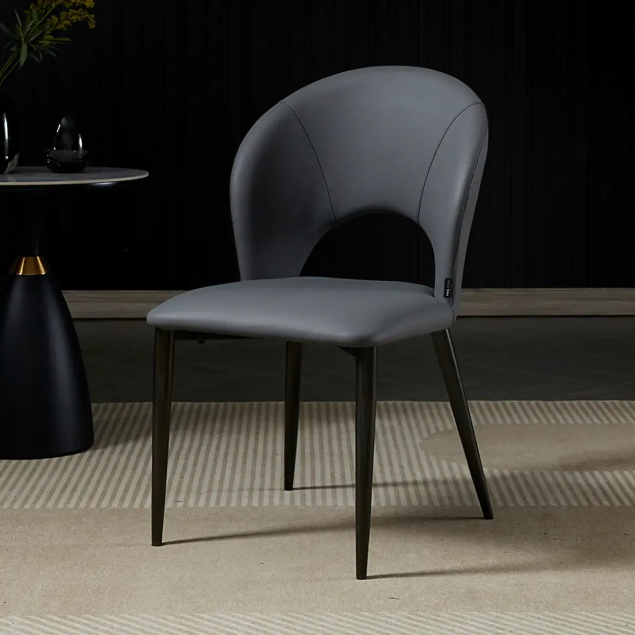 Chaises de salle à manger de style Mid-Century Modern, dossier incurvé, revêtement en similicuir