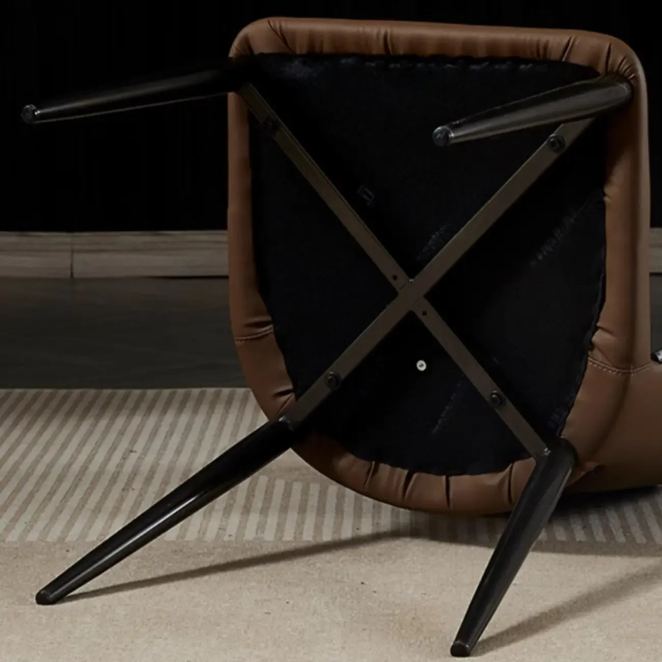 Chaises de salle à manger de style Mid-Century Modern, dossier incurvé, revêtement en similicuir