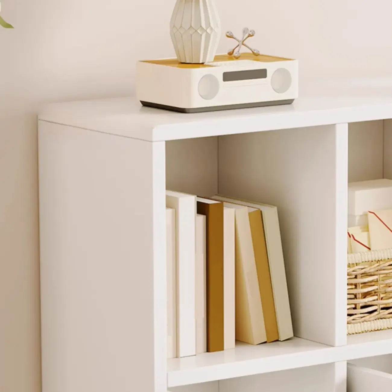 Bibliothèque cubique horizontale en bois brun noyer avec tiroirs