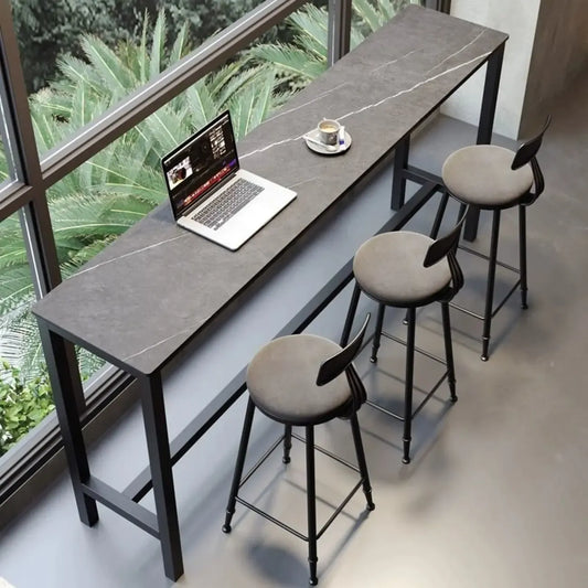Tables de bar modernes avec plateau en pierre gris tourterelle et repose-pieds en acier