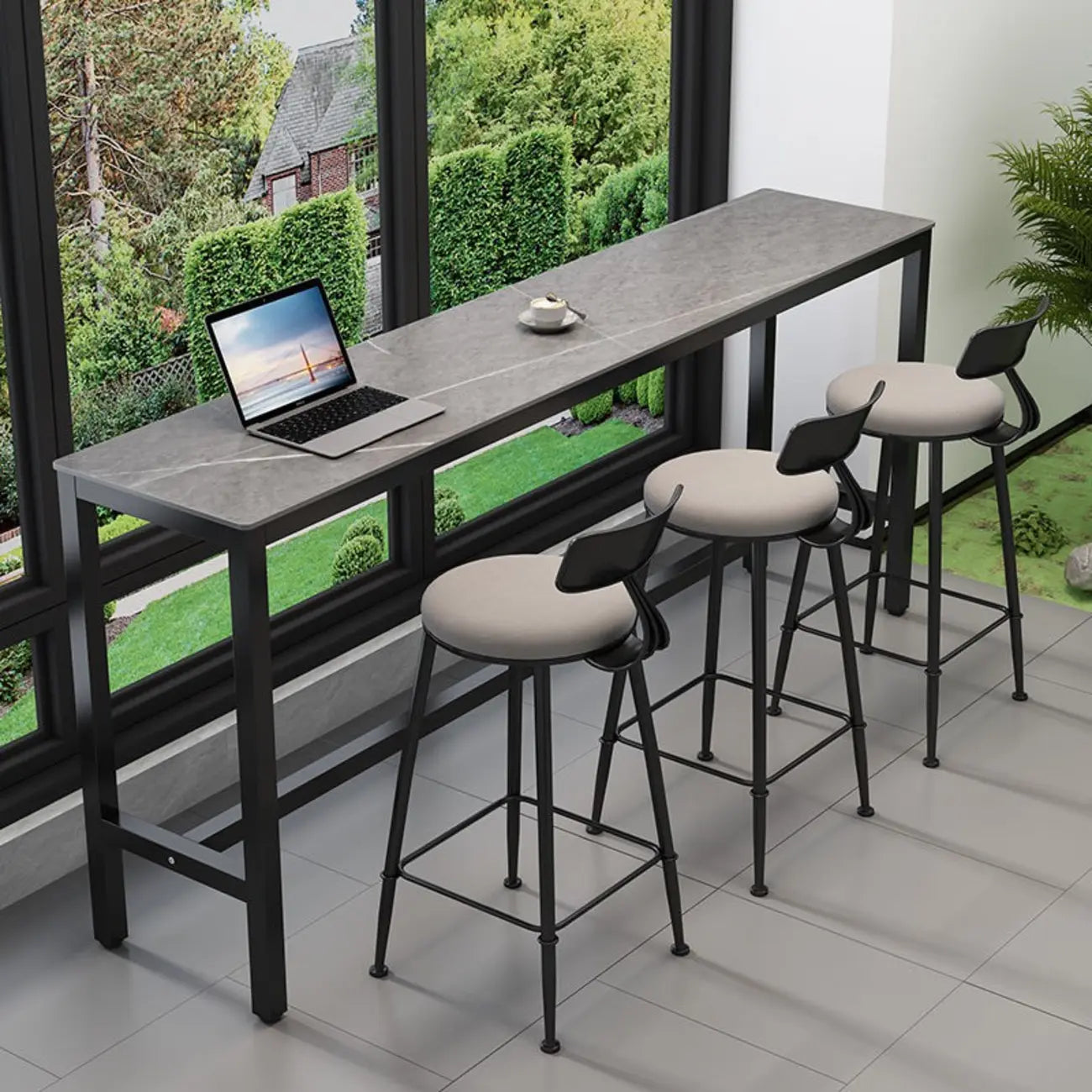 Tables de bar modernes avec plateau en pierre gris tourterelle et repose-pieds en acier