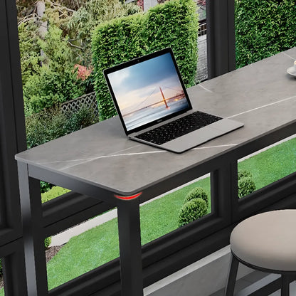 Tables de bar modernes avec plateau en pierre gris tourterelle et repose-pieds en acier