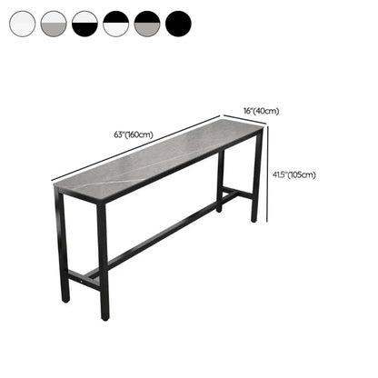 Tables de bar modernes avec plateau en pierre gris tourterelle et repose-pieds en acier