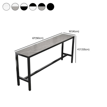 Tables de bar modernes avec plateau en pierre gris tourterelle et repose-pieds en acier