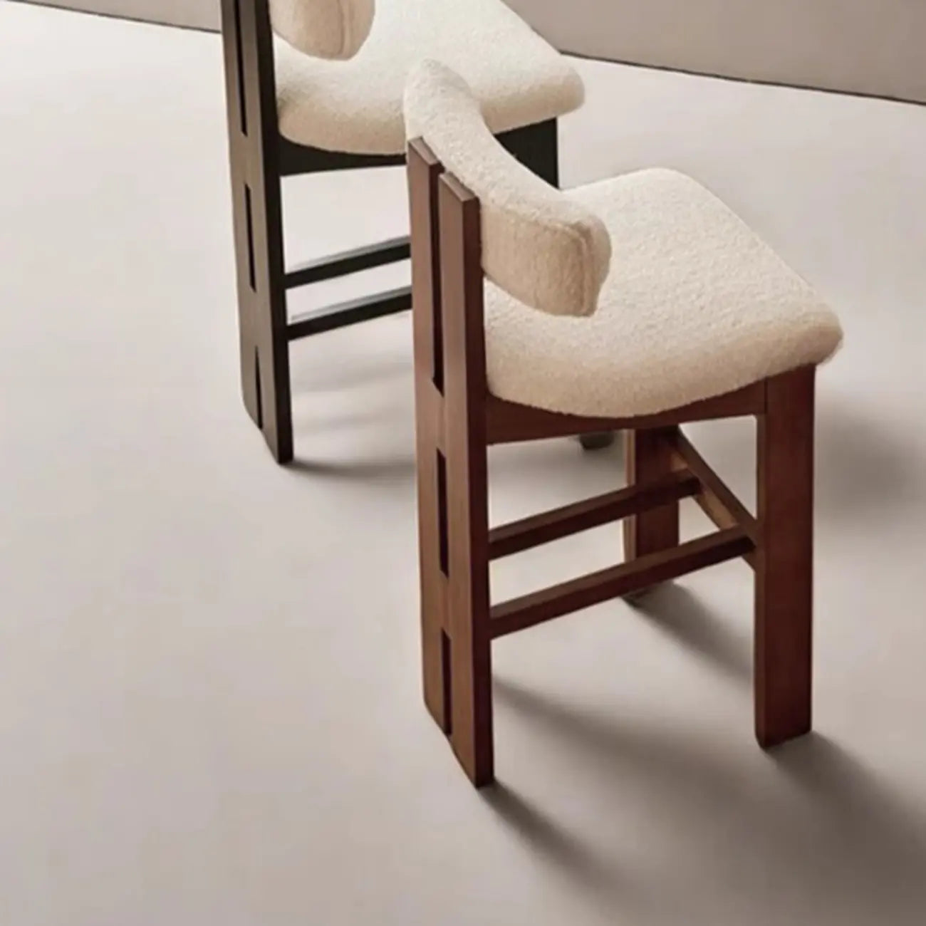 Tabourets de bar sans accoudoirs en tissu bouclé blanc et bois marron