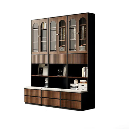 Bibliothèque haute de style campagnard français en bois avec banc rembourré