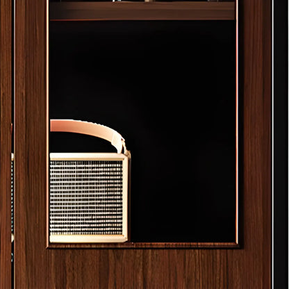 Bibliothèque haute de style campagnard français en bois avec banc rembourré