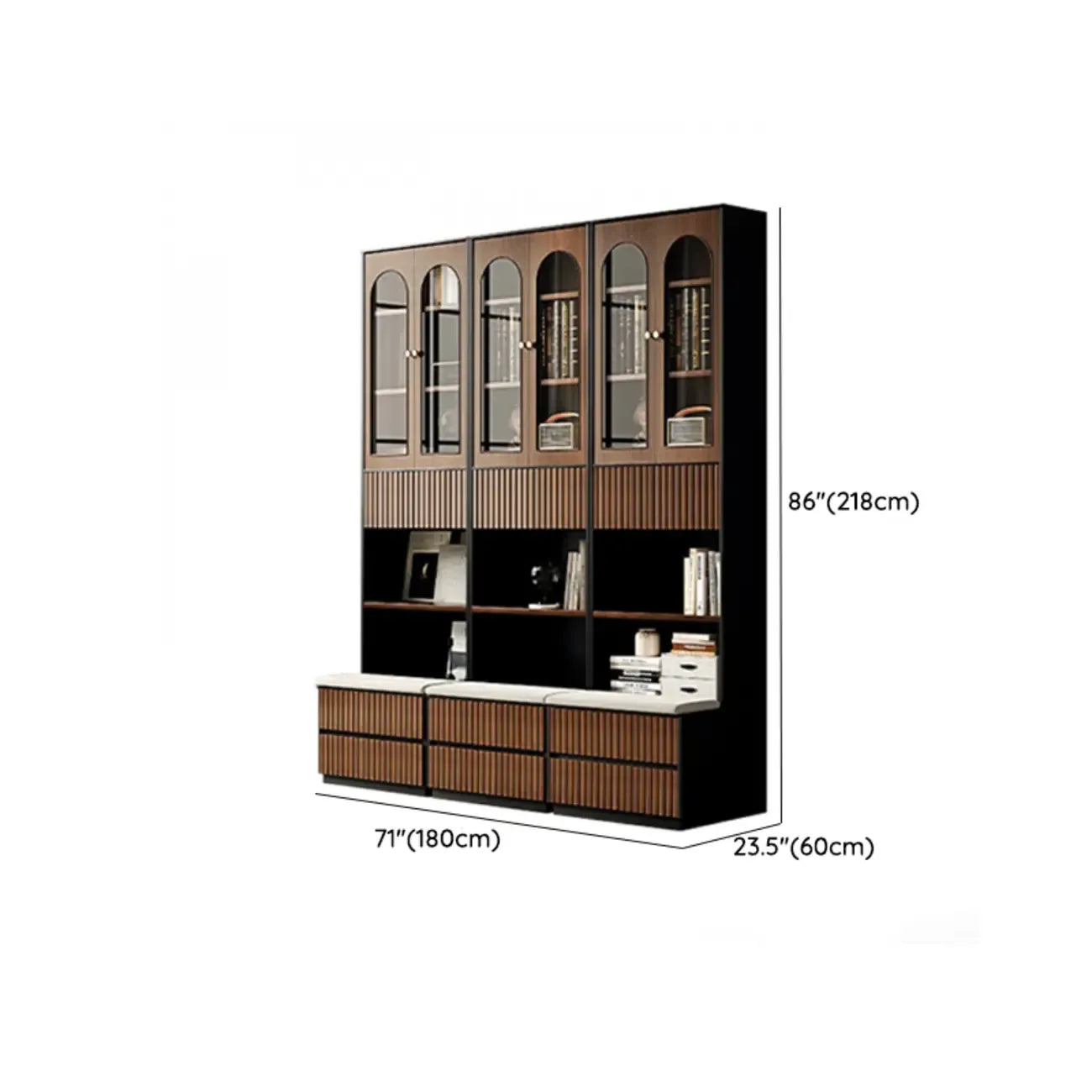 Bibliothèque haute de style campagnard français en bois avec banc rembourré