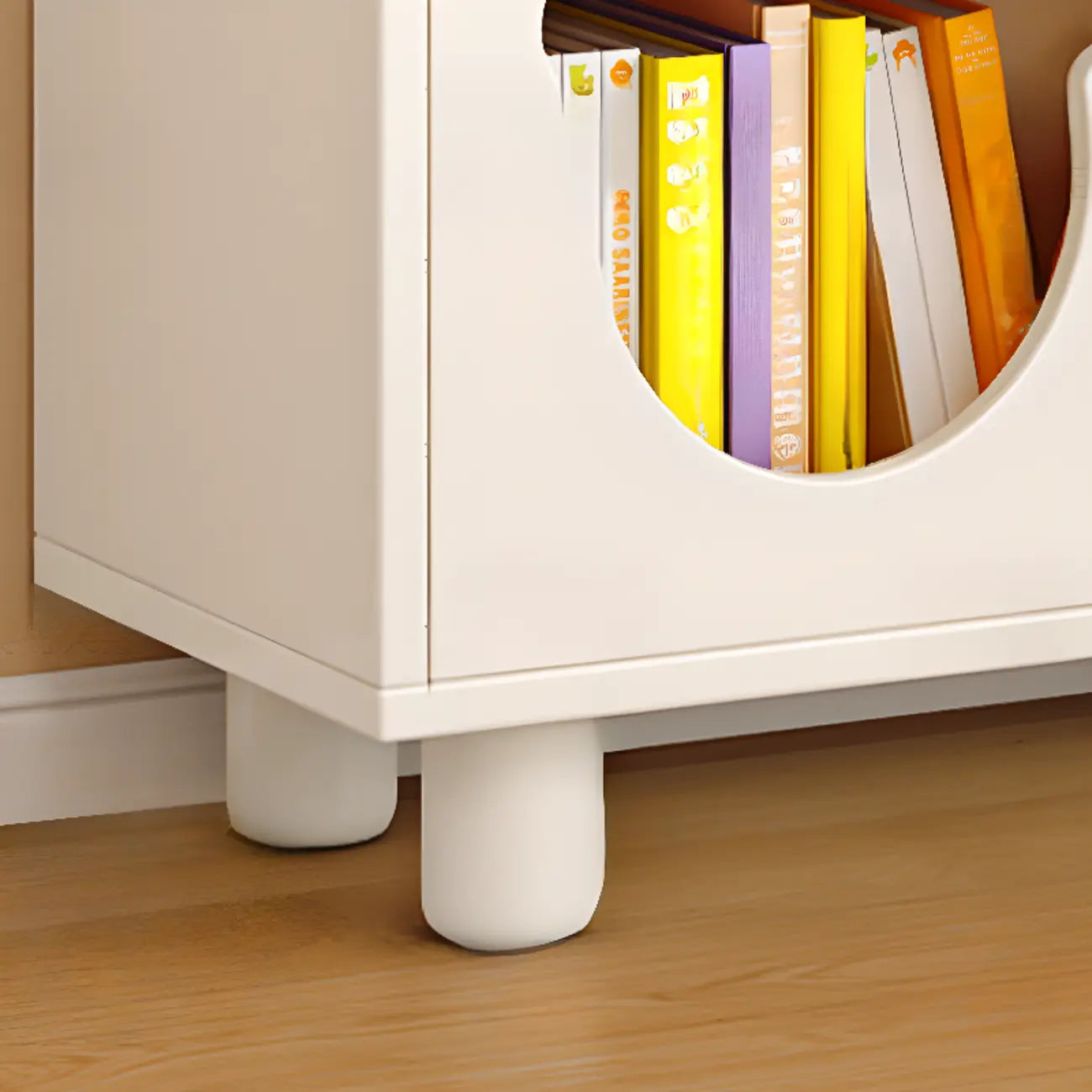 Bibliothèque moderne basse en bois blanc avec portes vitrées