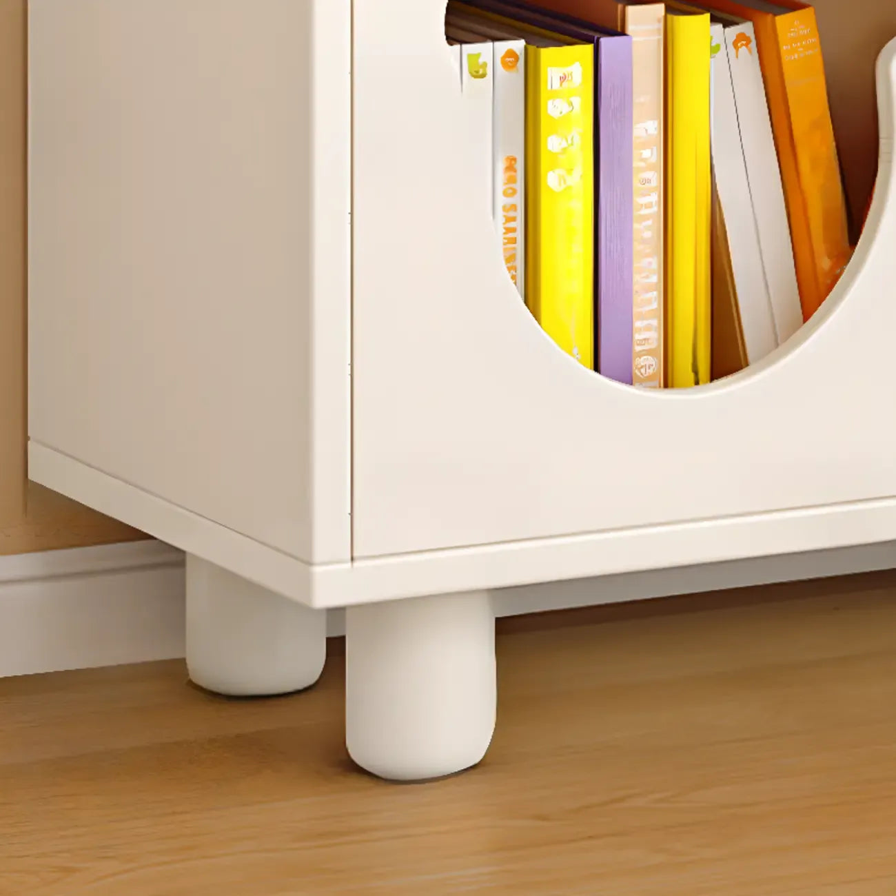 Bibliothèque moderne basse en bois blanc avec portes vitrées