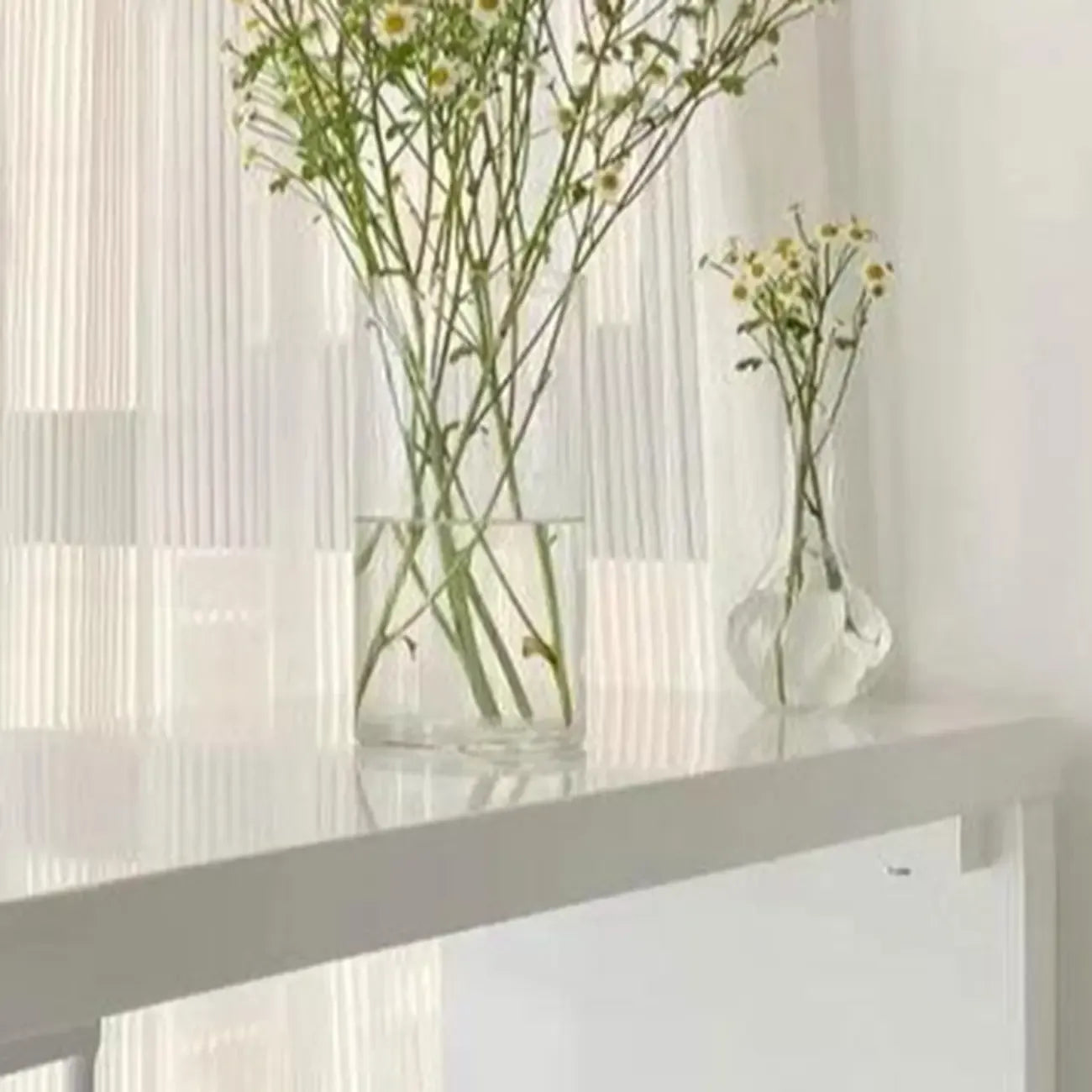 Tables de bar élégantes à double piétement en bois et métal blanc pur