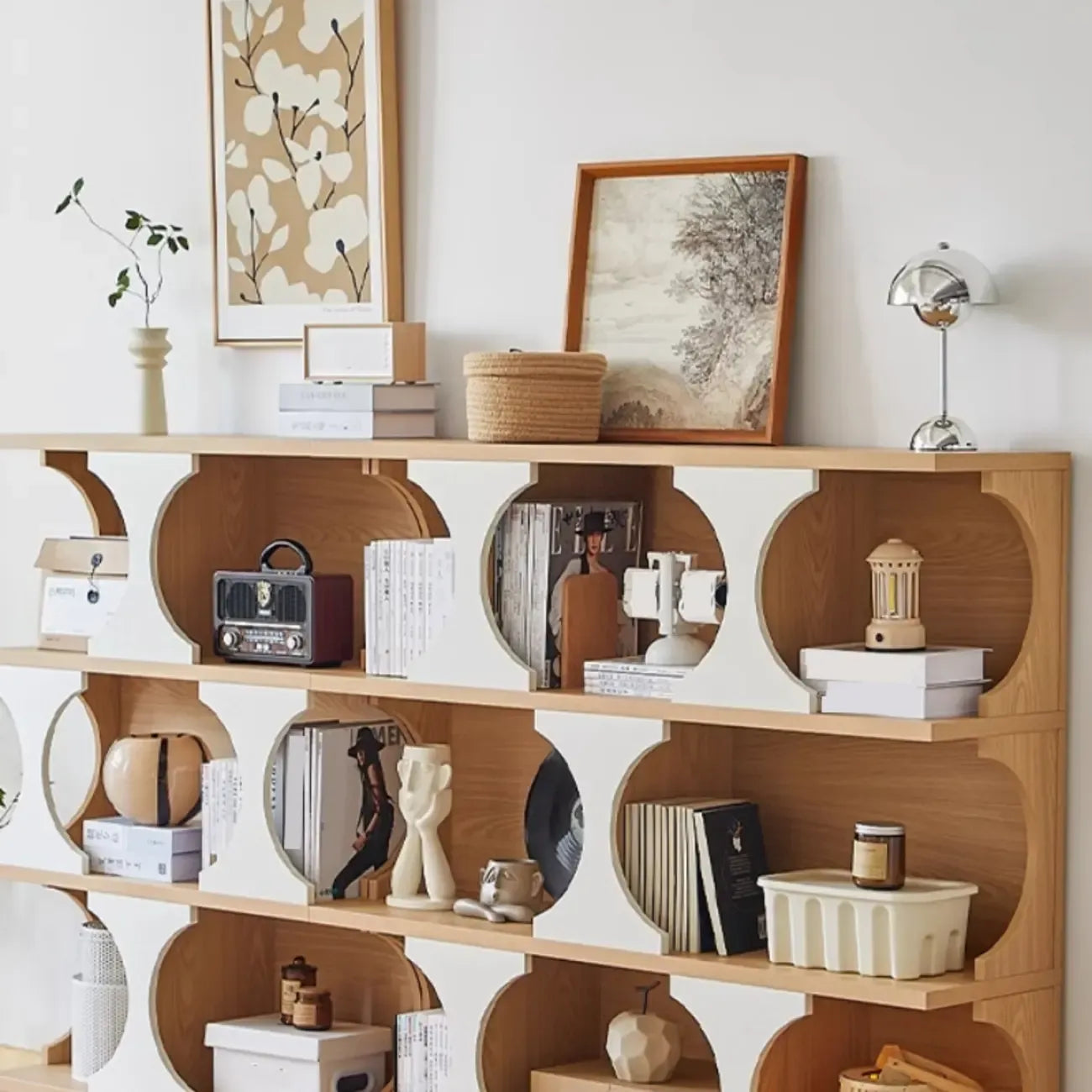 Vitrine moderne Cubitac en bois avec étagères