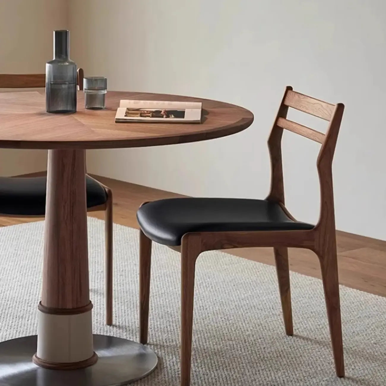 Chaise de salle à manger moderne en bois avec dossier à échelle rembourré