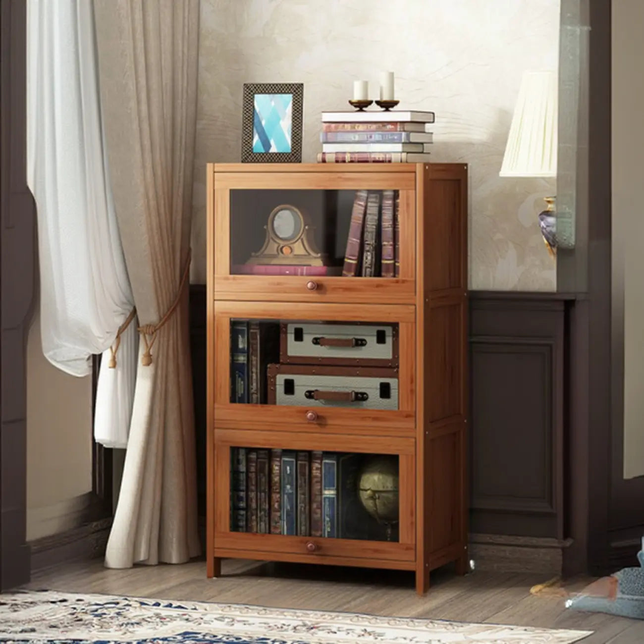 Organiseur à dos fermé en bois de noyer avec portes en verre