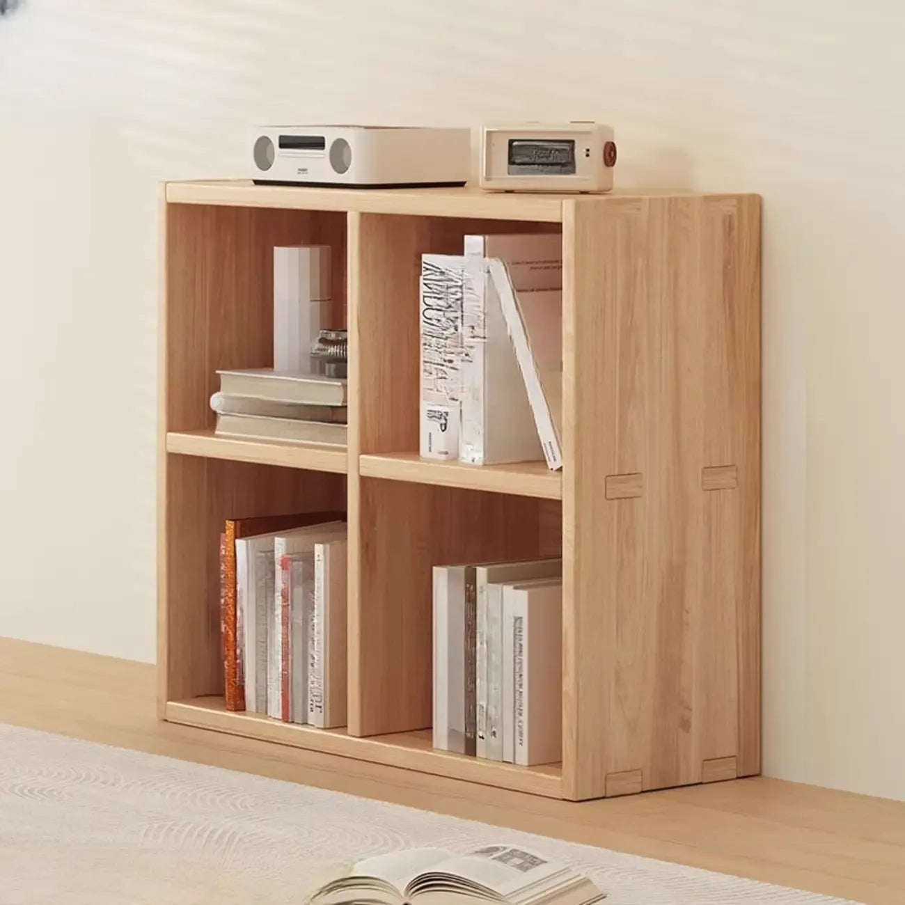 Bibliothèque horizontale en bois naturel avec étagère cubique