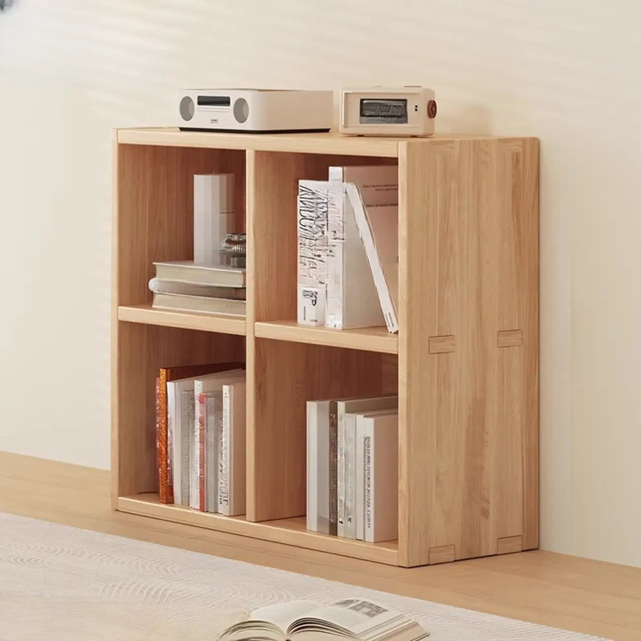 Bibliothèque horizontale en bois naturel avec étagère cubique