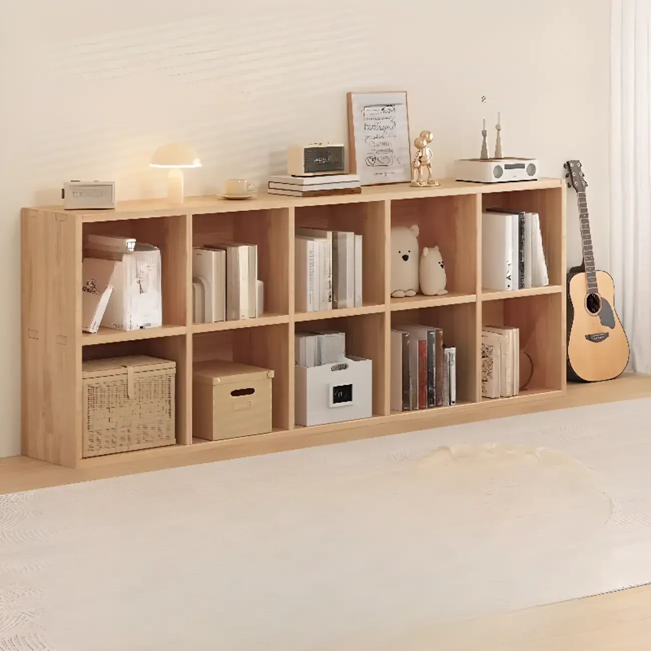 Bibliothèque horizontale en bois naturel avec étagère cubique
