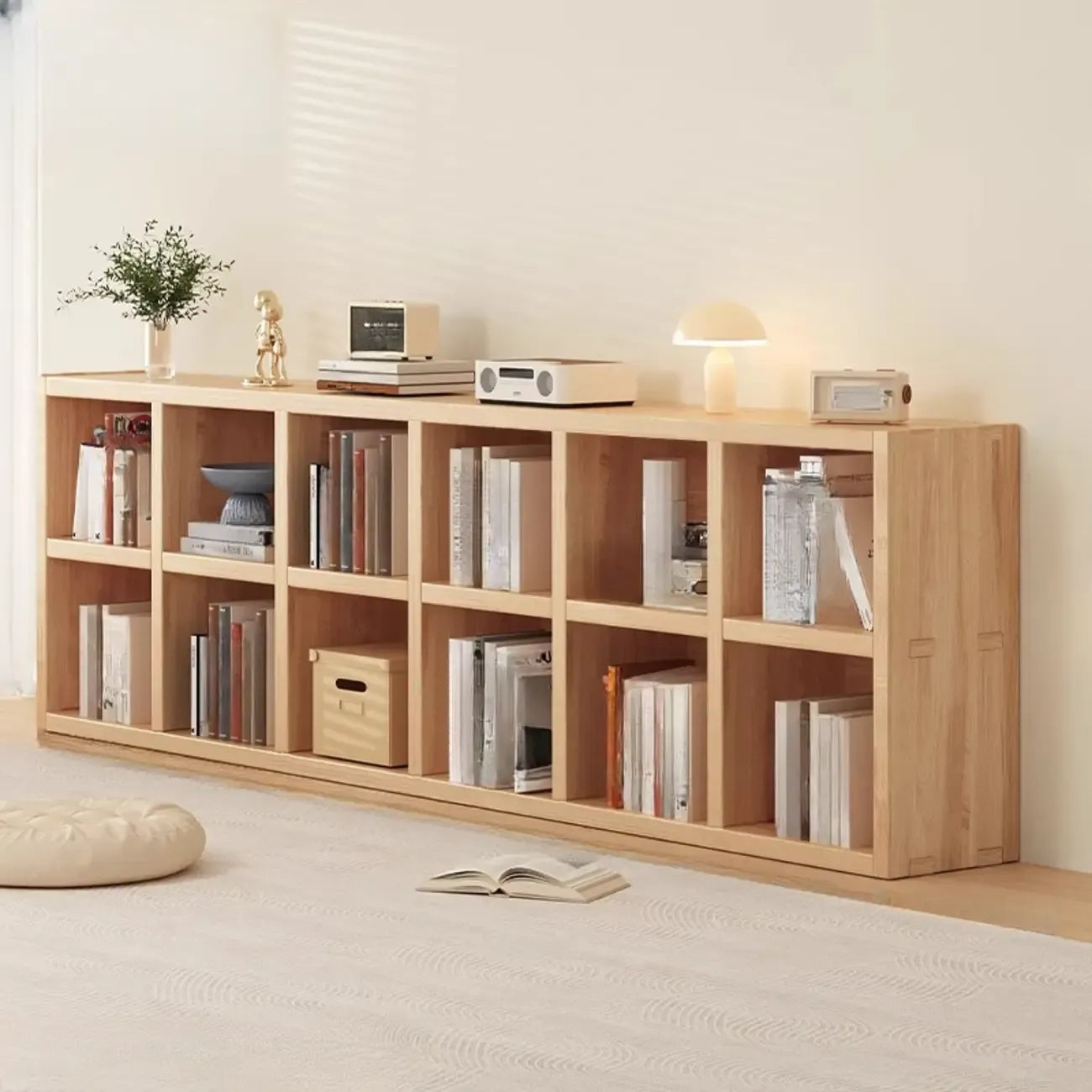 Bibliothèque horizontale en bois naturel avec étagère cubique