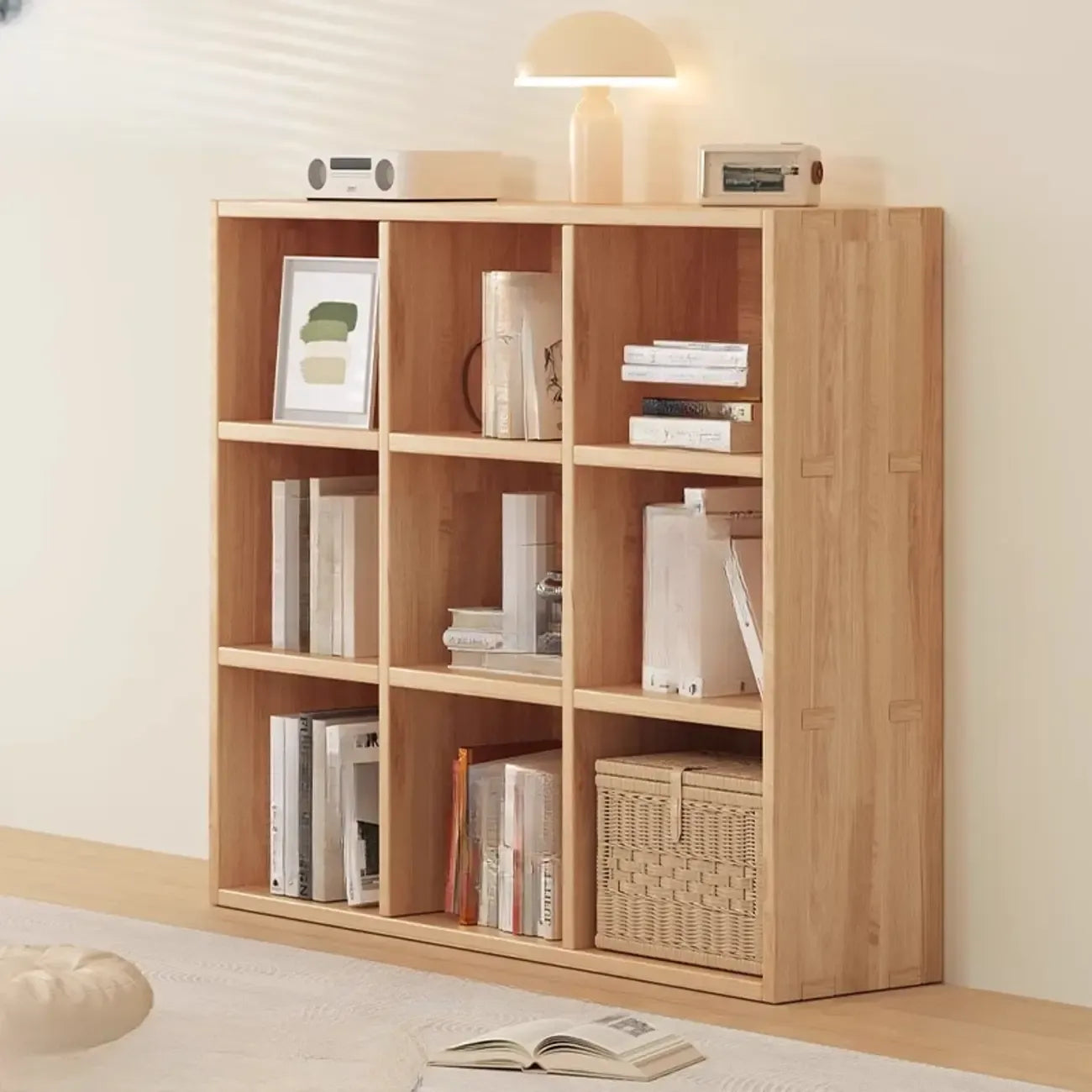 Bibliothèque horizontale en bois naturel avec étagère cubique