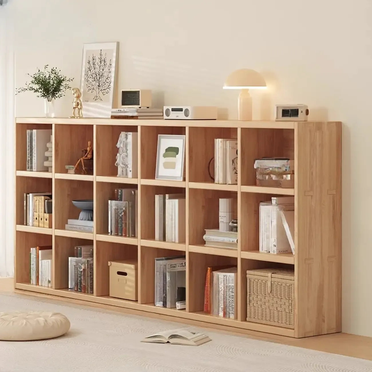 Bibliothèque horizontale en bois naturel avec étagère cubique