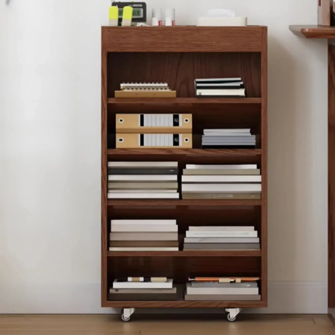Bibliothèque verticale mobile à 5 étagères en bois brun noyer