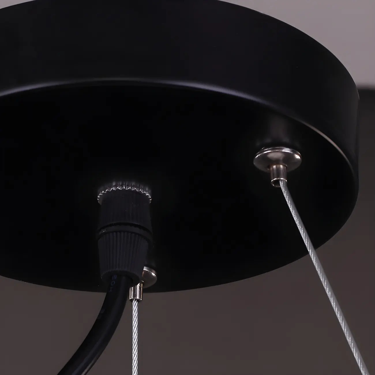 Lustre moderne géométrique en métal noir